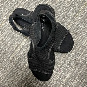 TRAQ by Alegria Black Mesh Sandal Size 40 (10-10.5)